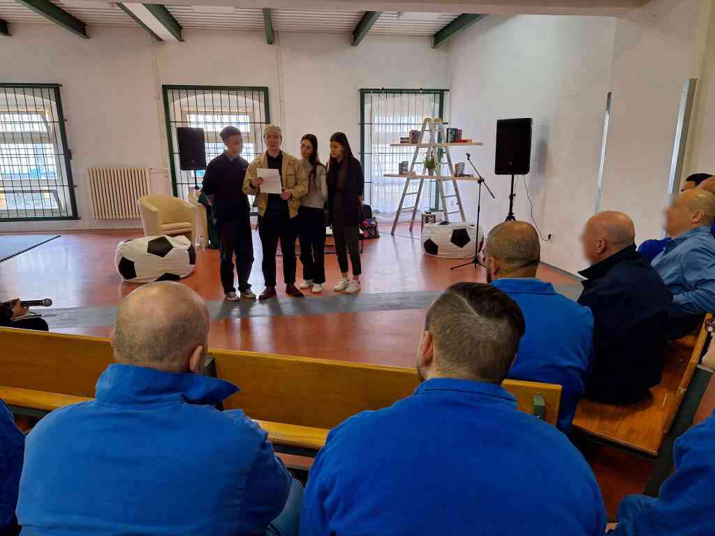 Fotografia článku Prvý ročník prehliadky literárnej tvorby odsúdených „BODKA“