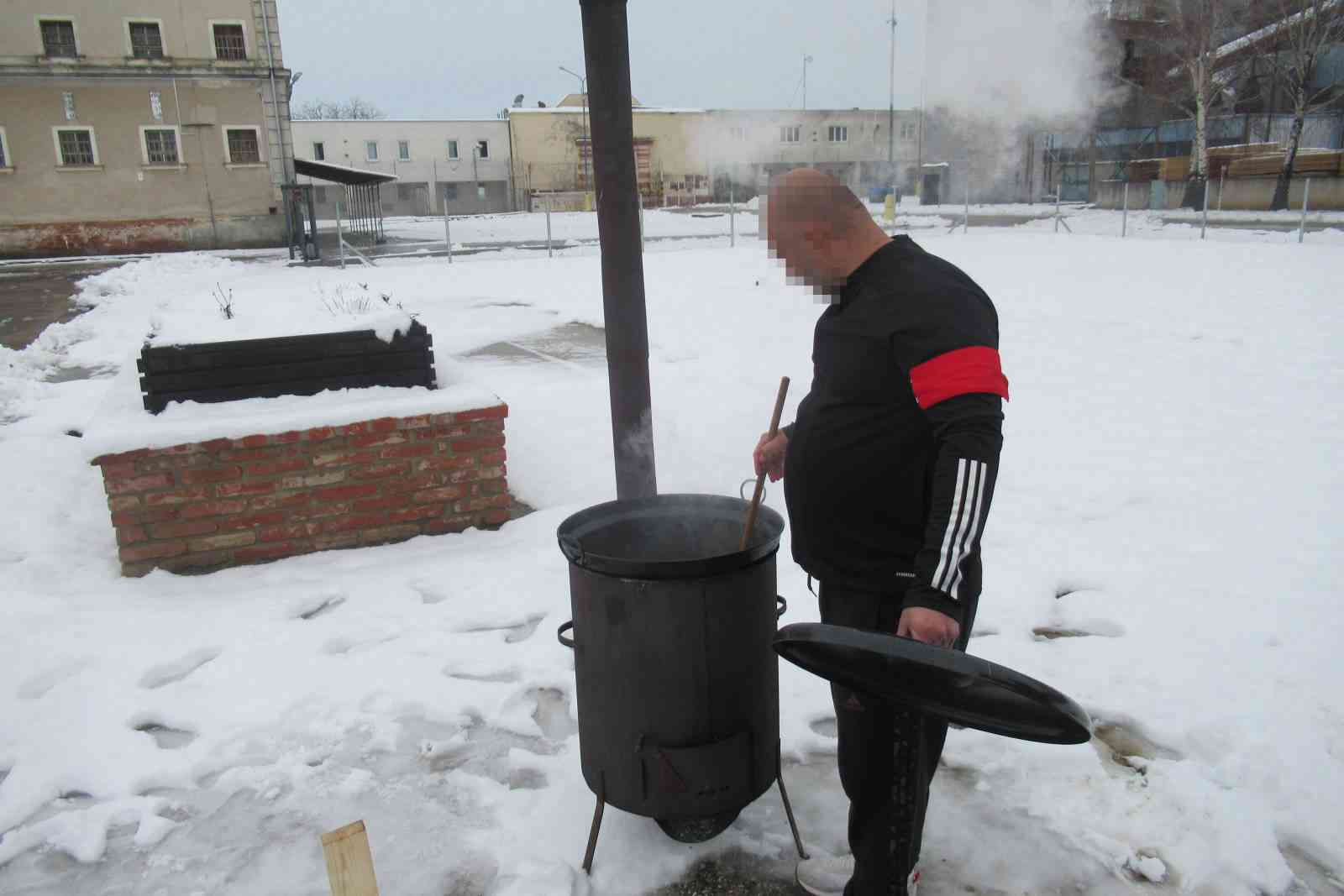 Fotografia článku Varenie tradičnej vianočnej kapustnice na oddelení výkonu väzby ústavu Leopoldov