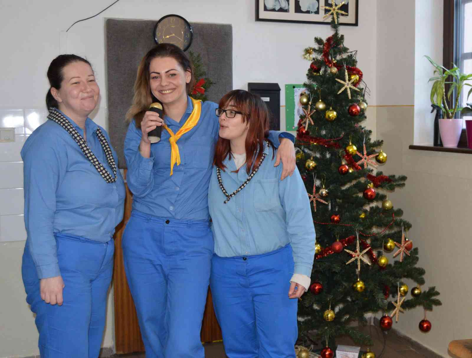 Fotografia článku Ľudové, moderné, ale najmä rómske piesne sa ozývali ústavom Levoča