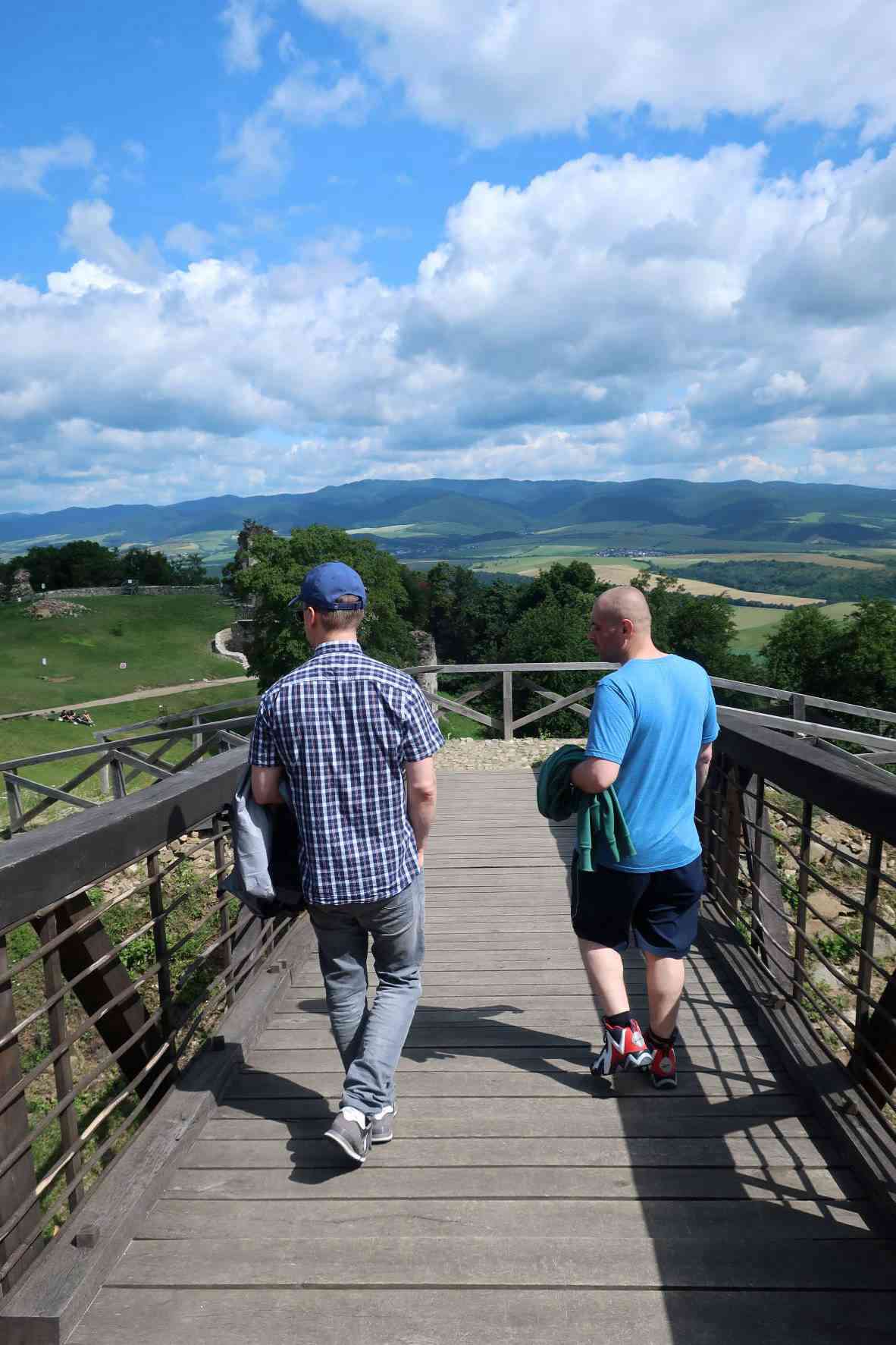 Fotografia článku Fandíme pohybu – výstup na Šarišský hrad