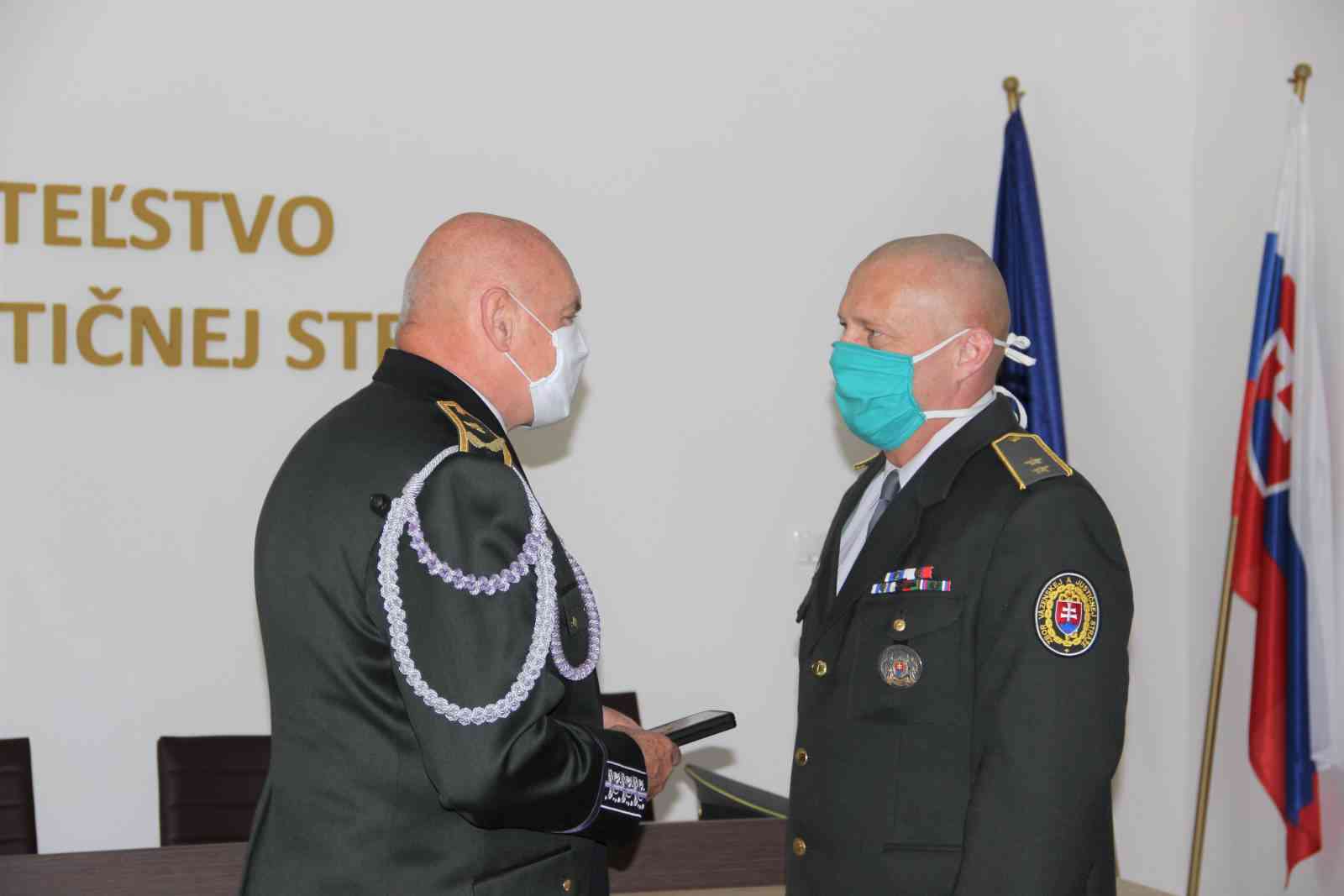 Fotografia článku Ocenenie za príkladnú službu v zbore. Generálny riaditeľ udelil čestnú medailu