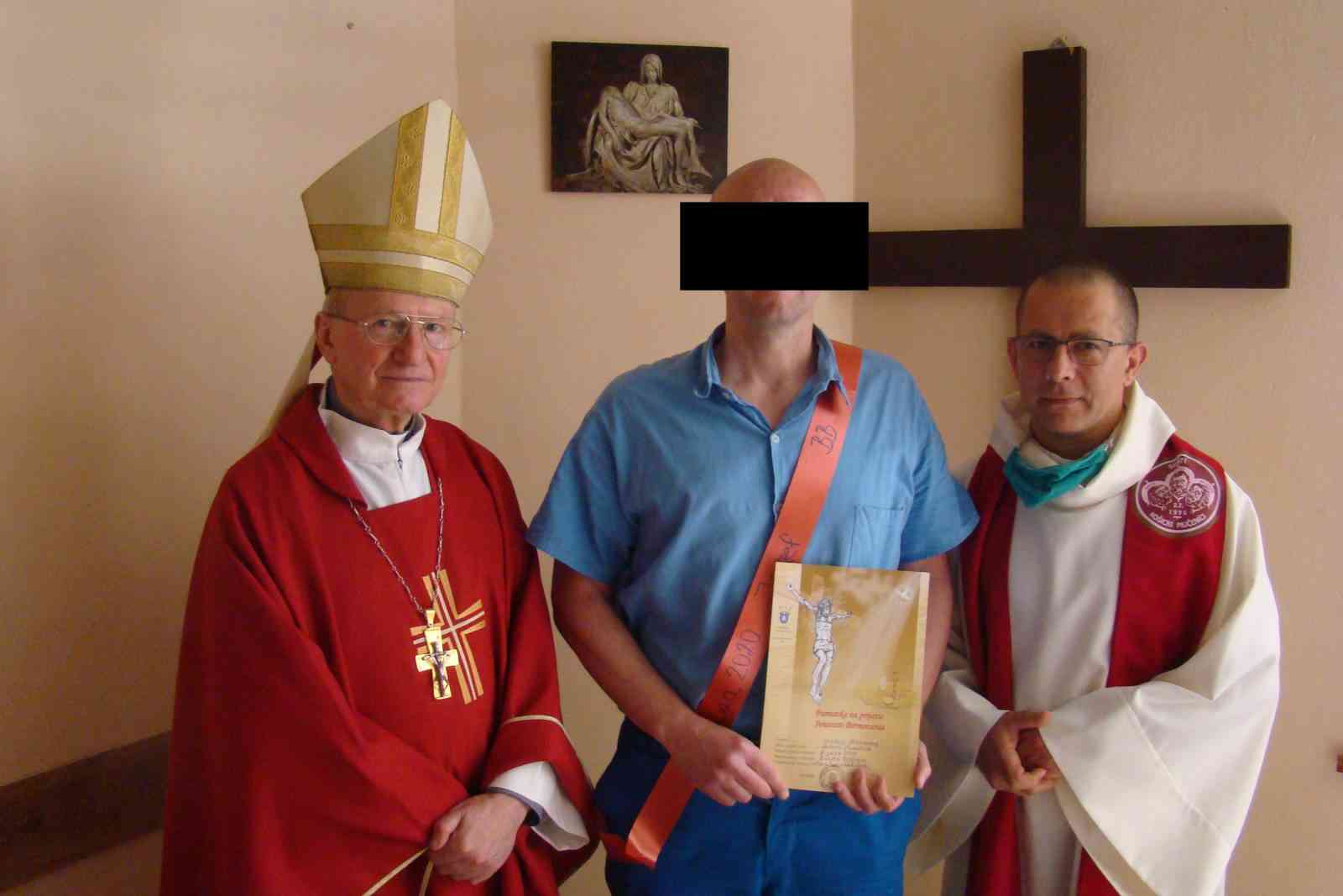 Fotografia článku Biskup Rábek vyslúžil v banskobystrickom ústave sviatosť birmovania. Jeho slová dodali nádej a pokoj