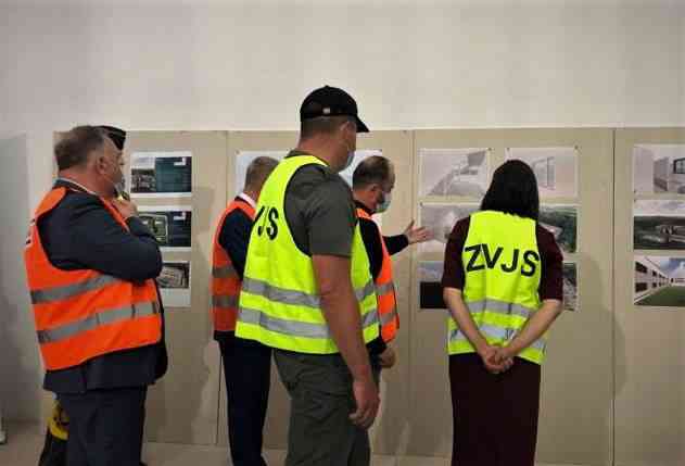 Fotografia článku Na pôde vyrastajúceho Detenčného ústavu v Hronovciach sa s médiami stretli ministri a generálny riaditeľ ZVJS