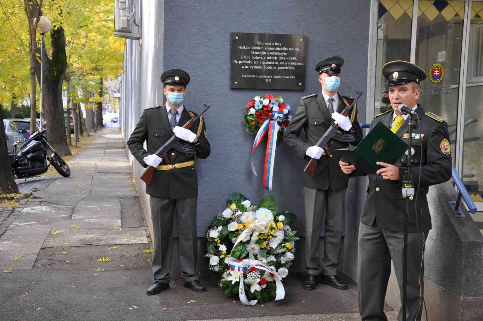 Fotografia článku Pietne stretnutie venované pamiatke väznených osôb počas bývalého režimu v Ústave na výkon väzby a Ústave na výkon trestu odňatia slobody Bratislava