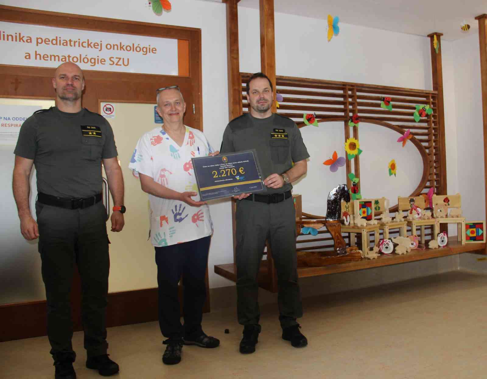 Fotografia článku Umenie odsúdených zožalo úspech. Vyzbierané peniaze pomôžu malým onkopacientom 