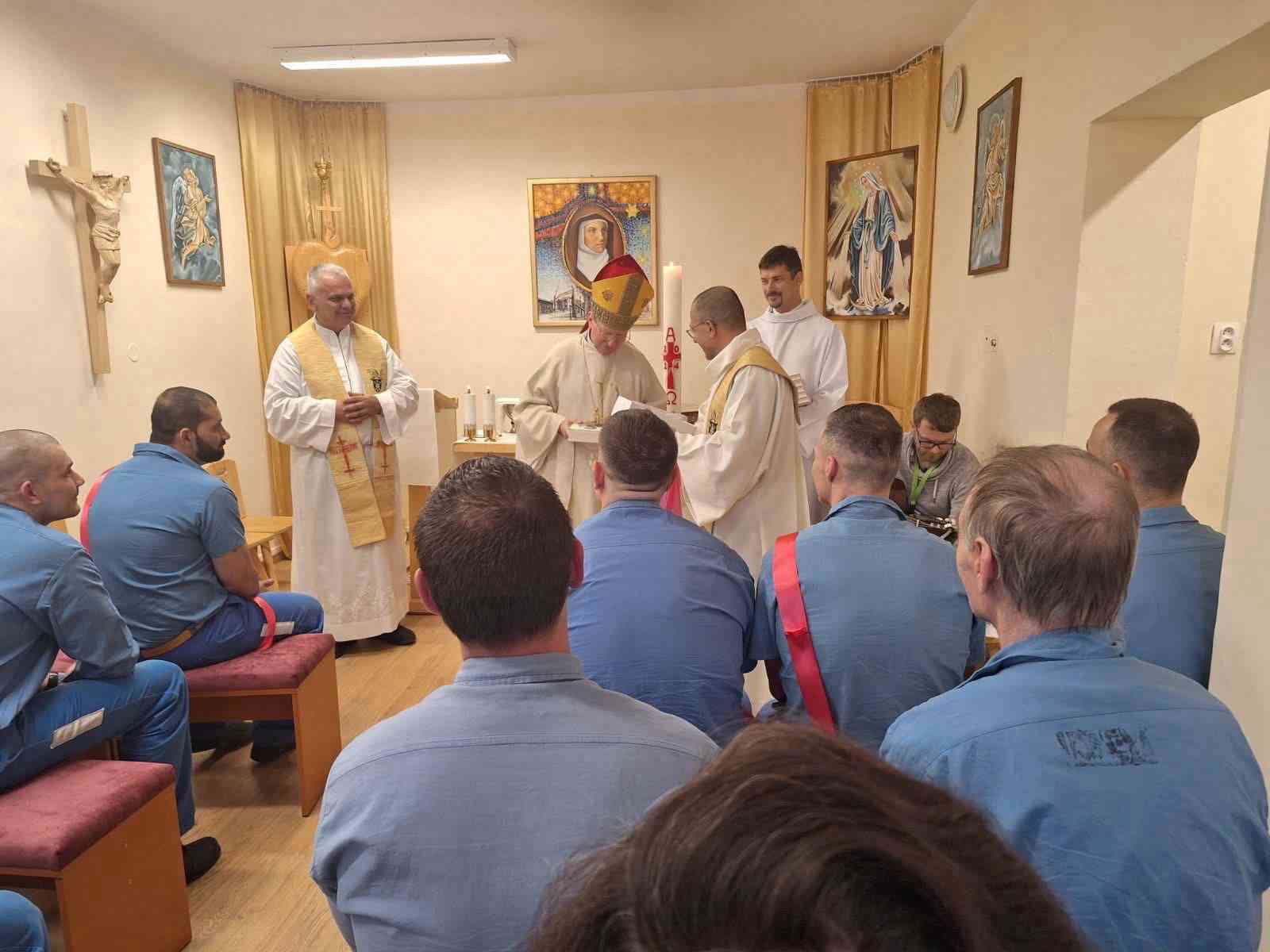 Fotografia článku Sviatosť krstu a birmovania v obnovenej kaplnke