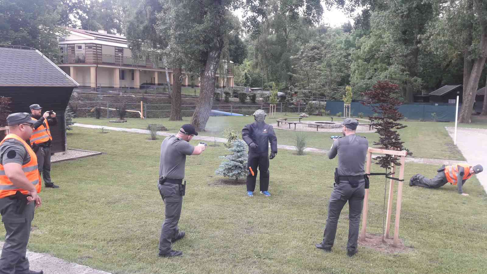 Fotografia článku Porucha vozidla, sledovanie či napadnutie eskorty. Príslušníci zboru sa pripravovali na krízové situácie