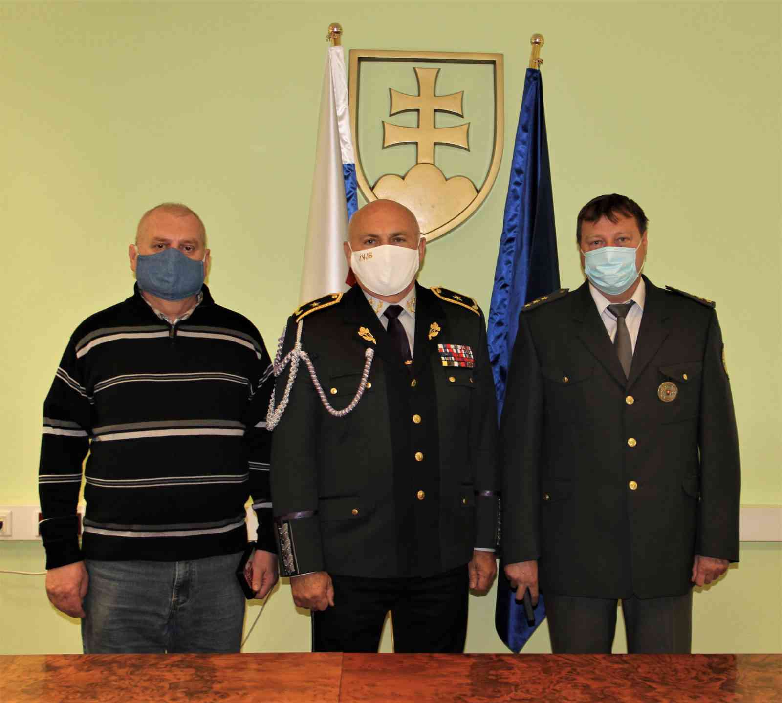 Fotografia článku Idú príkladom, zaslúžia si uznanie. Generálny riaditeľ udelil medaily hneď dvom našim kolegom