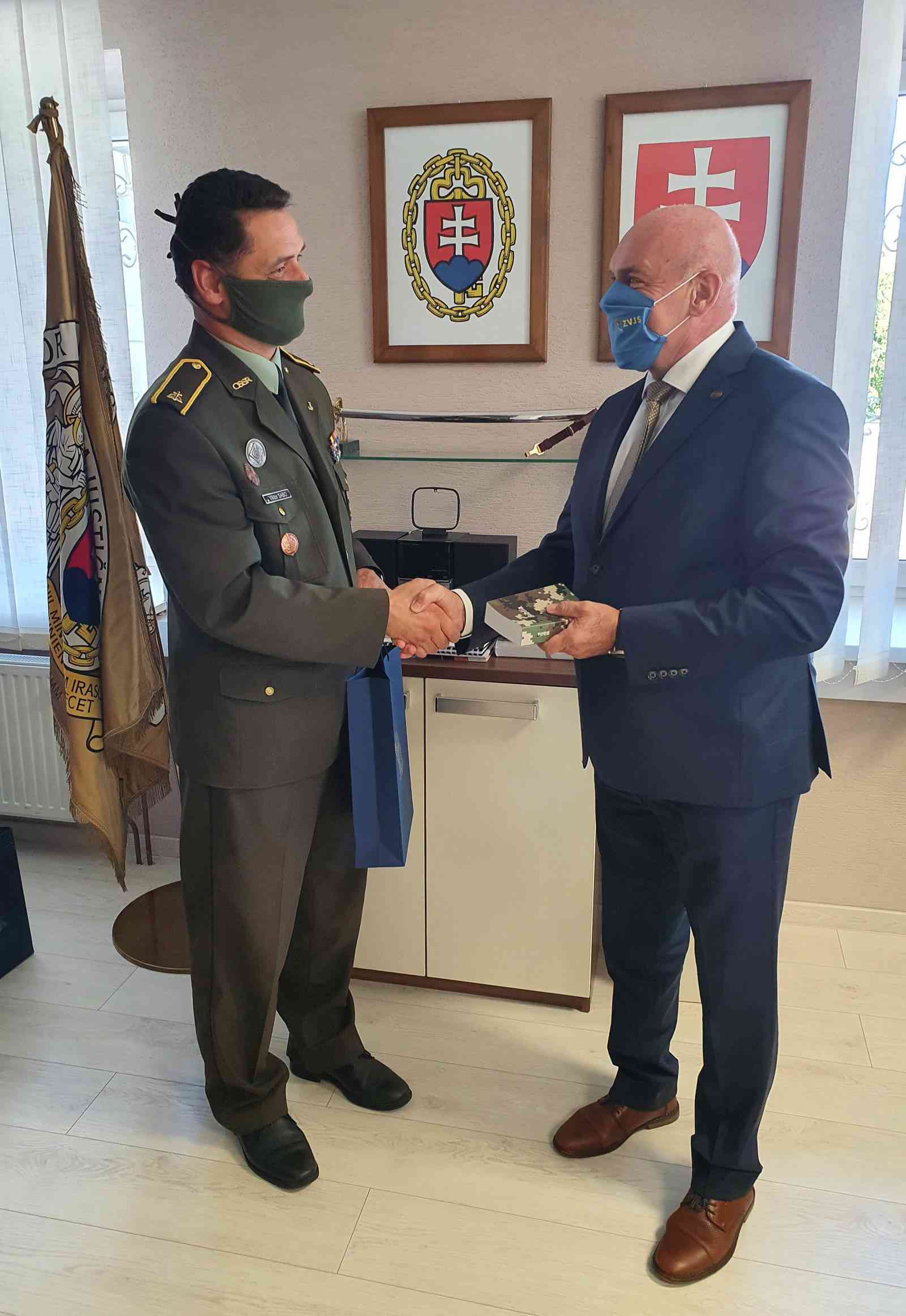 Fotografia článku Generálny riaditeľ Zboru väzenskej a justičnej stráže na pôde generálneho riaditeľstva prijal vzácnu návštevu