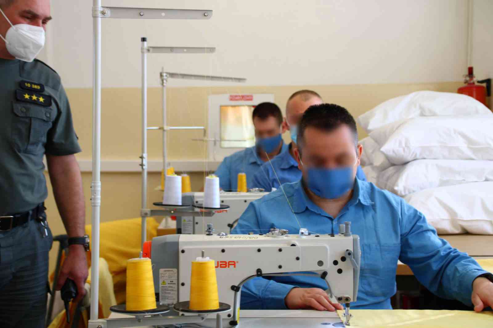 Fotografia článku Autobusy, nábytok, vankúše, deky - pomoc ľuďom v núdzi má mnoho tvarov