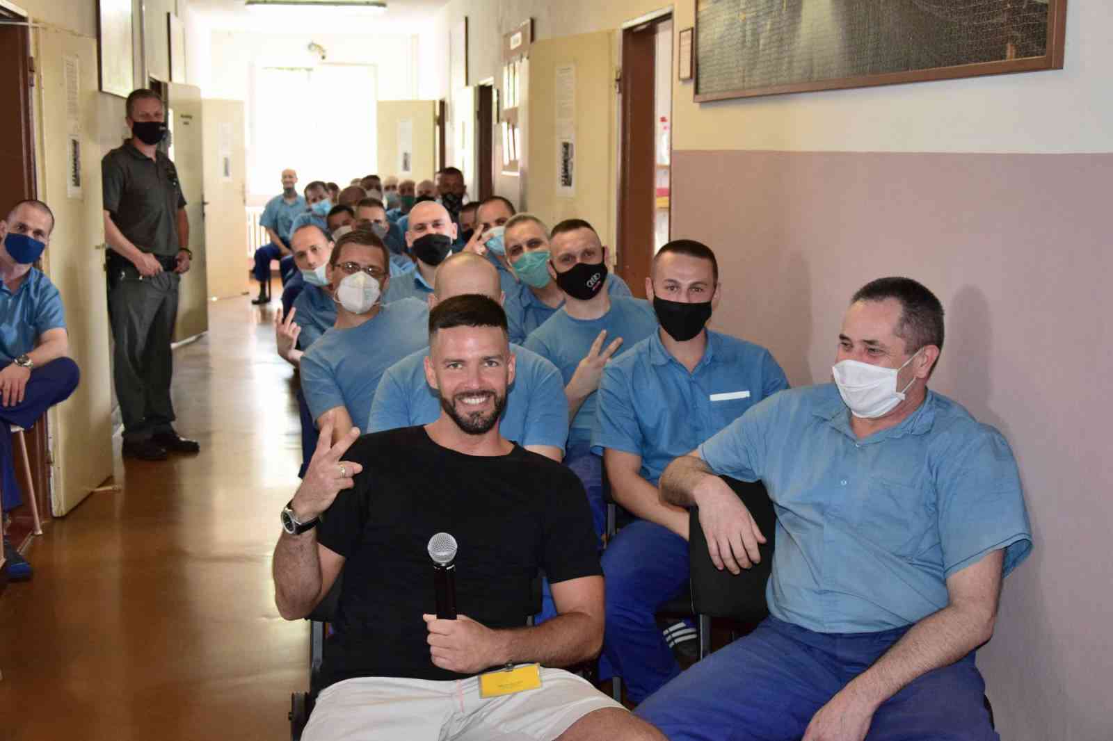Fotografia článku Žijeme len raz, práve v Žiline a práve teraz!... Piesne populárneho rapera zneli spoza mreží