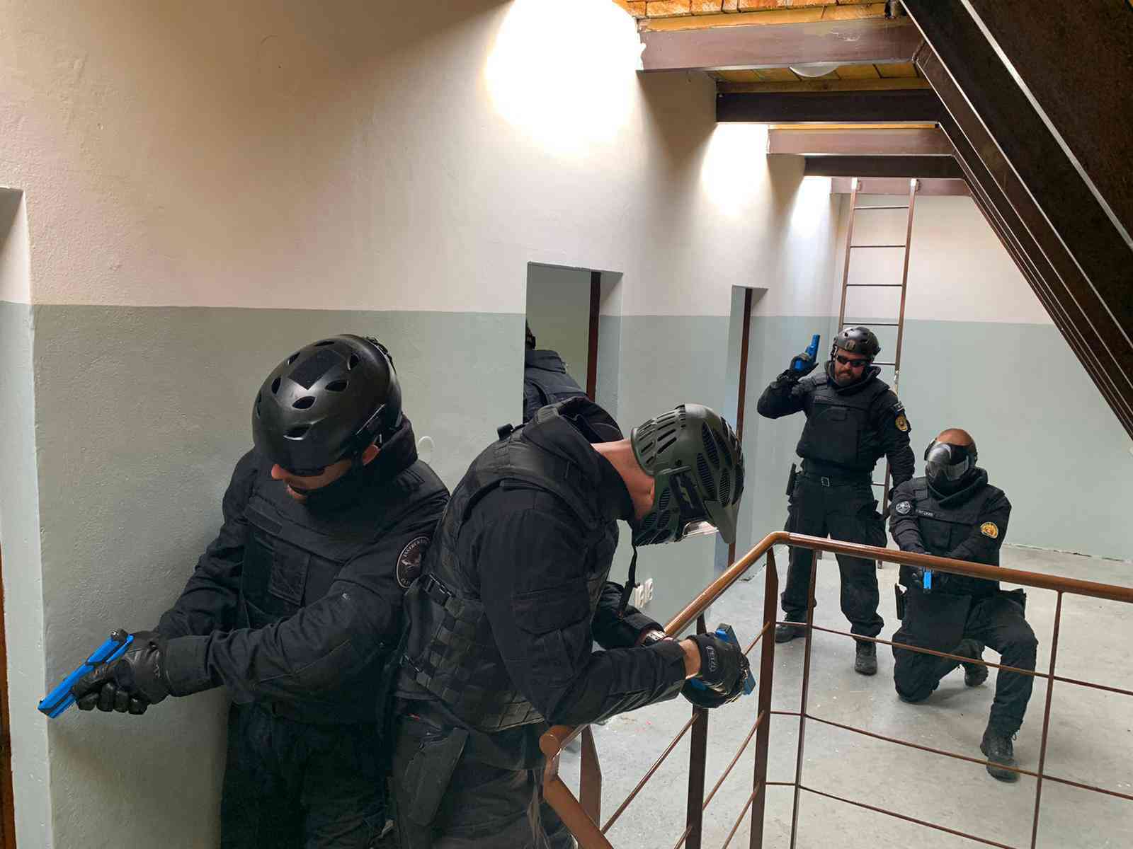 Fotografia článku Posúvajú svoje hranice odvahy a neváhajú zoskočiť z vrtuľníka...