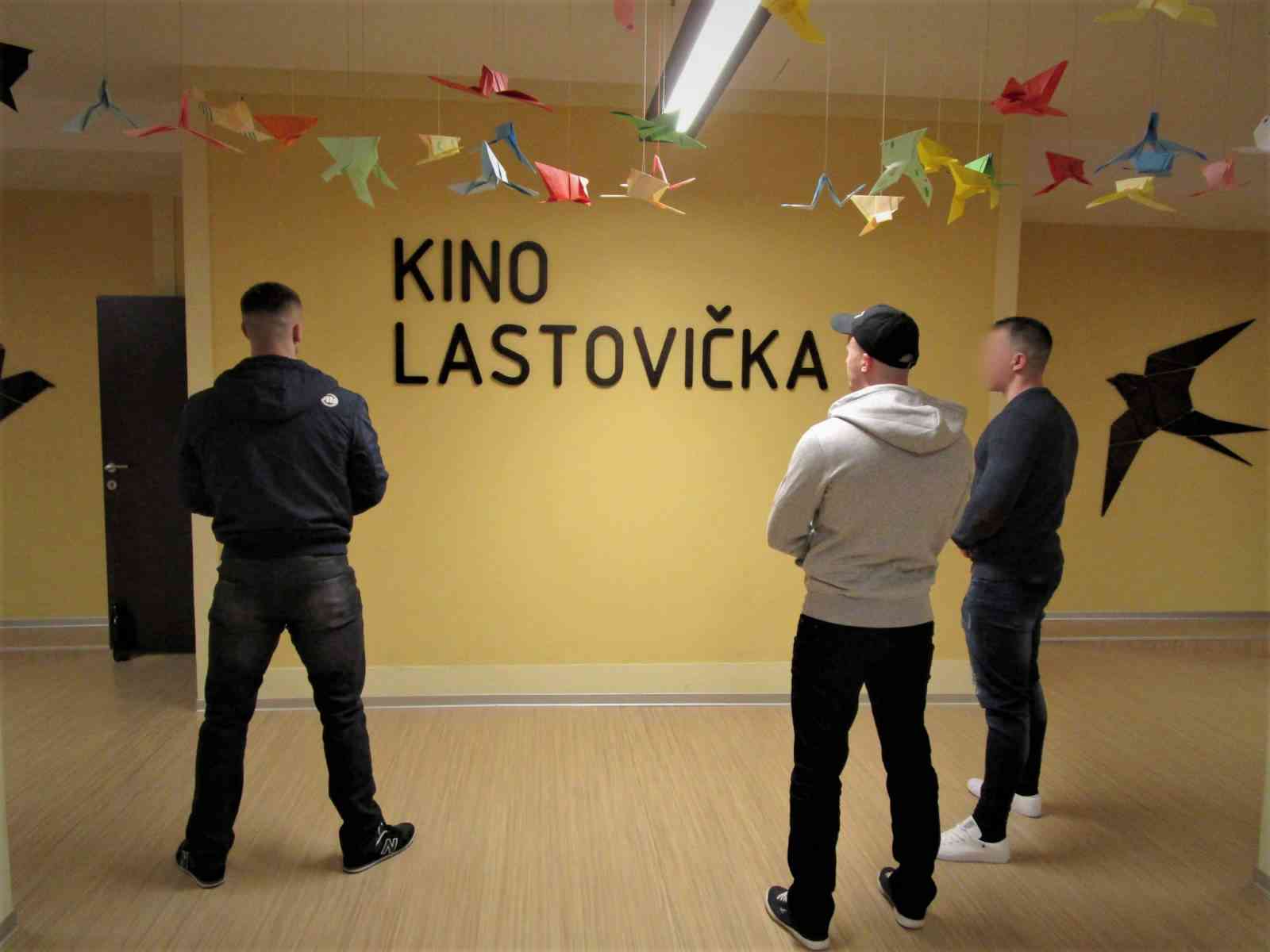 Fotografia článku Odsúdení mali povolené opustiť ústav a zúčastnili sa filmového predstavenia