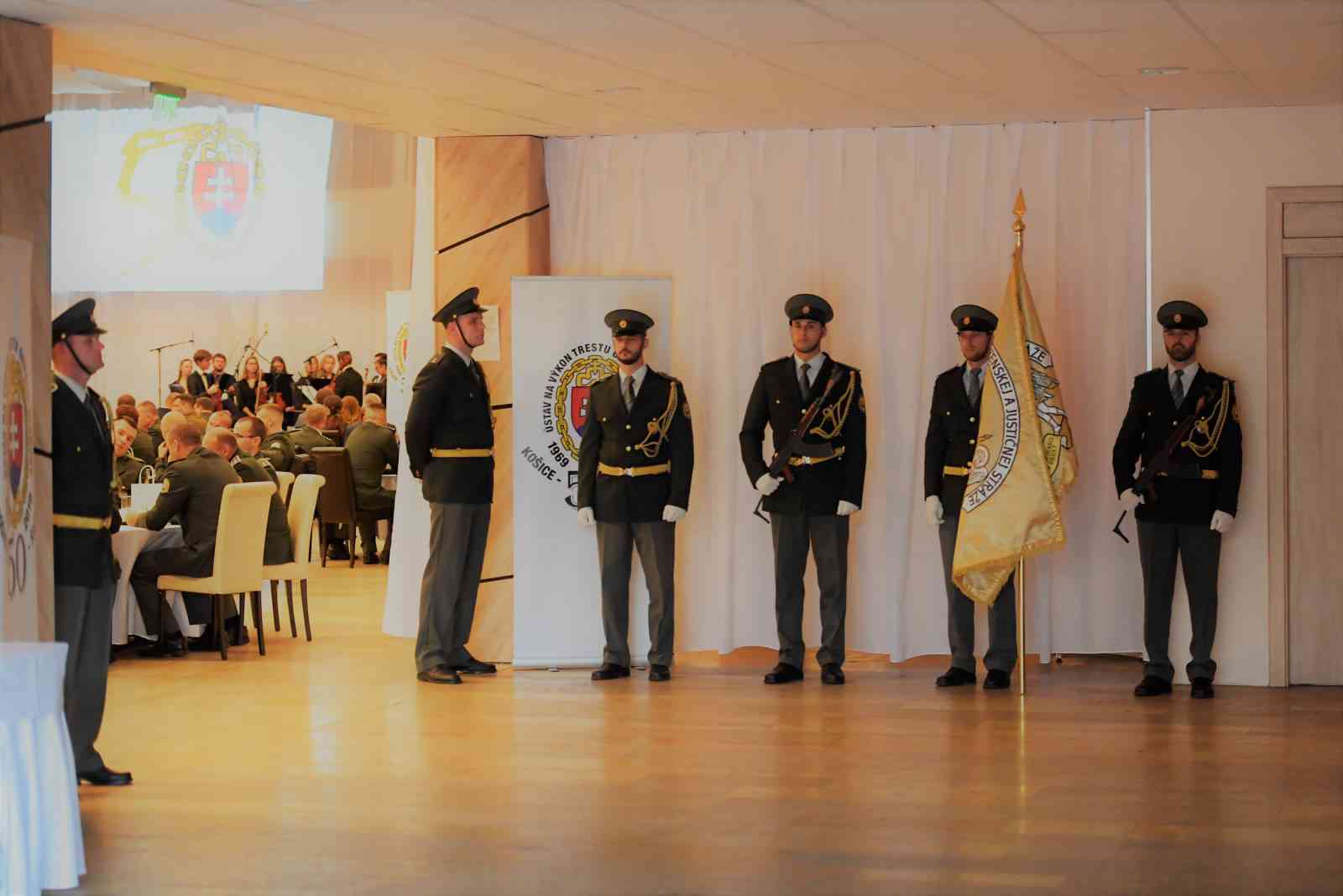 Fotografia článku Oslavy 50. výročia vzniku samostatného slovenského väzenstva a 50. výročia zriadenia ústavu Košice-Šaca