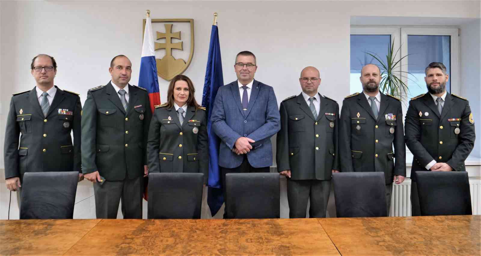 Fotografia článku Svojou prácou posúvajú zbor vpred. Generálny riaditeľ ocenil príslušníkov ZVJS