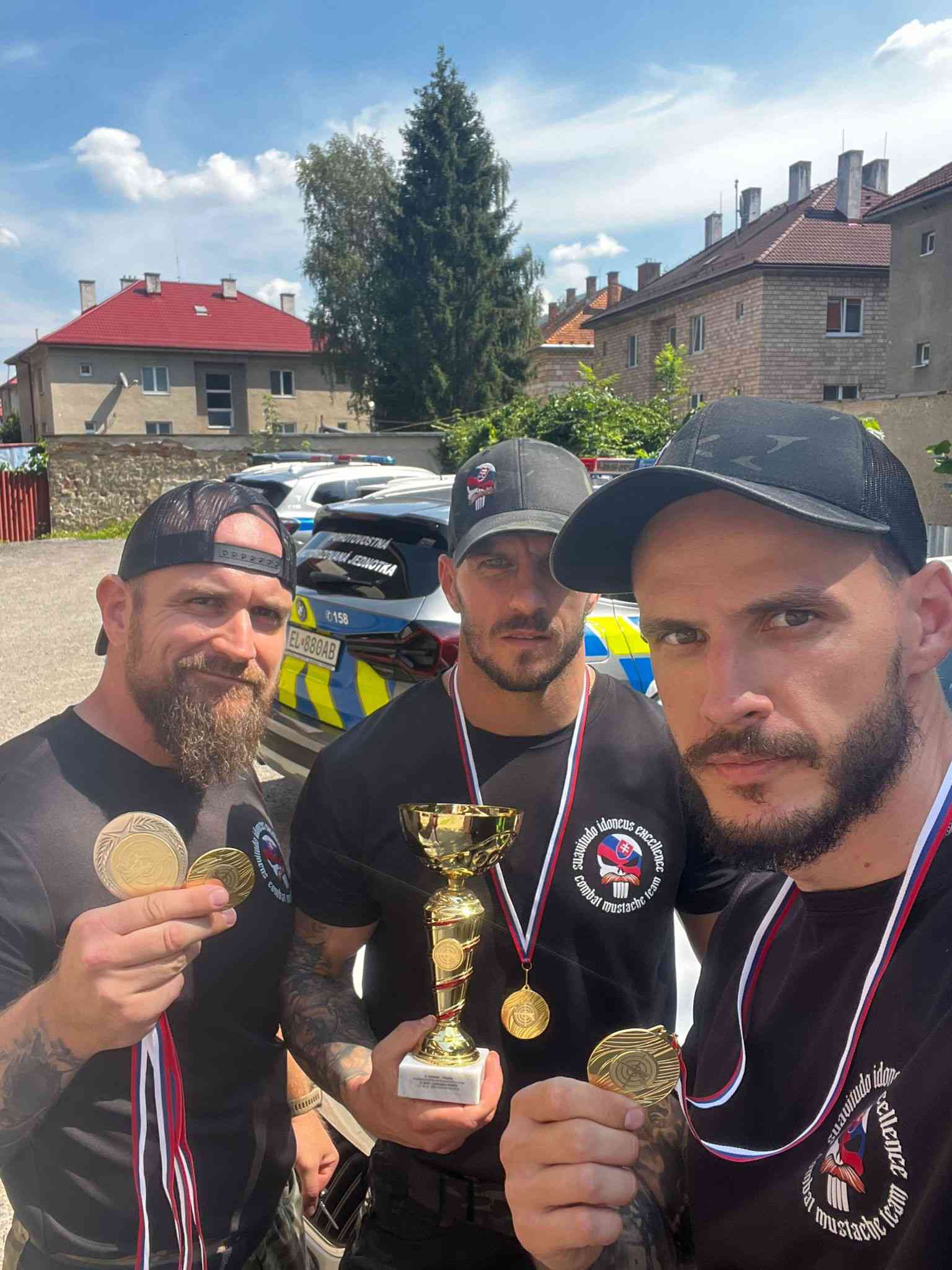 Fotografia článku Príslušníci ZVJS sa nenechali zahanbiť na majstrovstvách v policajnej streľbe. Domov prišli ovešaní medailami
