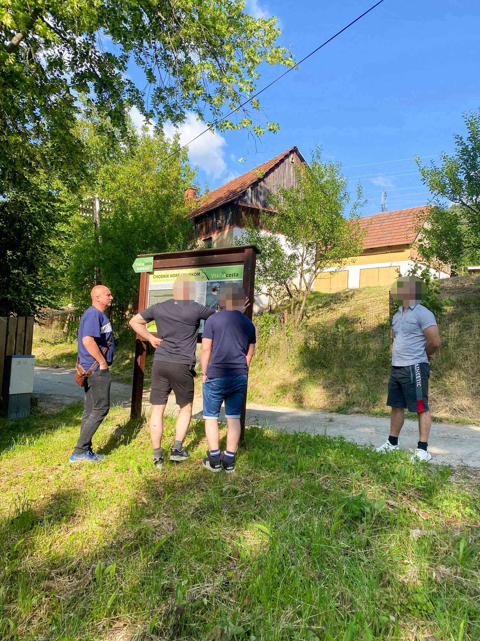 Fotografia článku Pravidelné opustenia ústavu odsúdenými v ÚVTOS Ružomberok: Spojenie prírody, mestských inštitúciách a praktických zručností