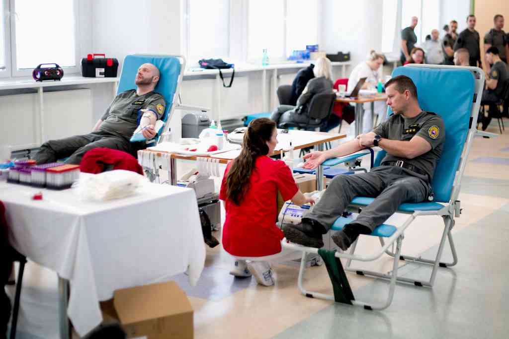 Fotografia článku Za múrmi ZVJS pretiekli litre krvi. Do celozborového darovania sa zapojilo vyše 300 príslušníkov a zamestnancov