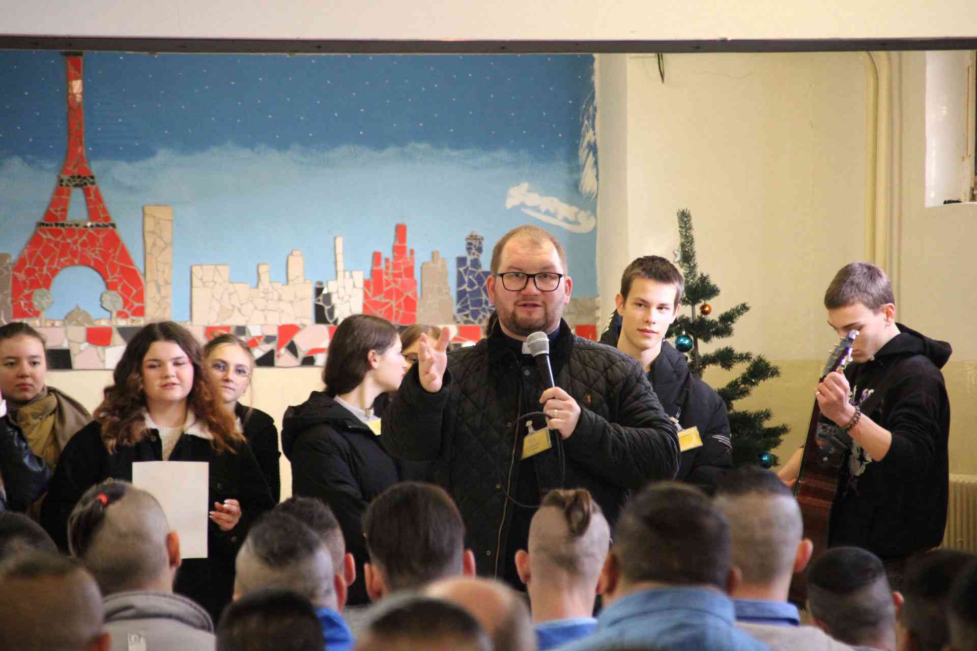 Fotografia článku Gymnazisti prišli potešiť odsúdených