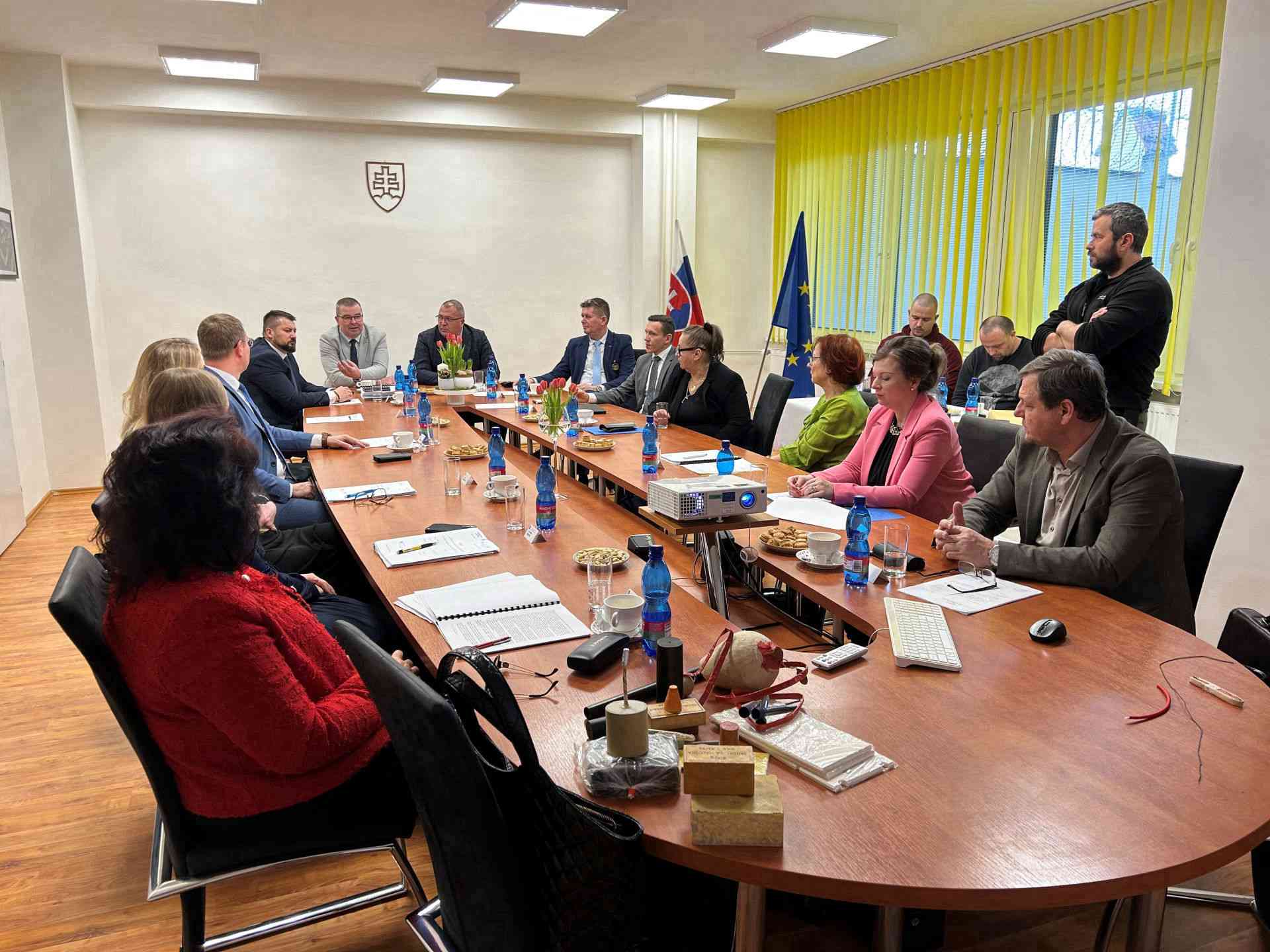 Fotografia článku Mimoriadne zasadnutie Kolégia riaditeľa ústavu Nitra za účasti predstaviteľov súdov a prokuratúr v spádovej oblasti ústavu Nitra