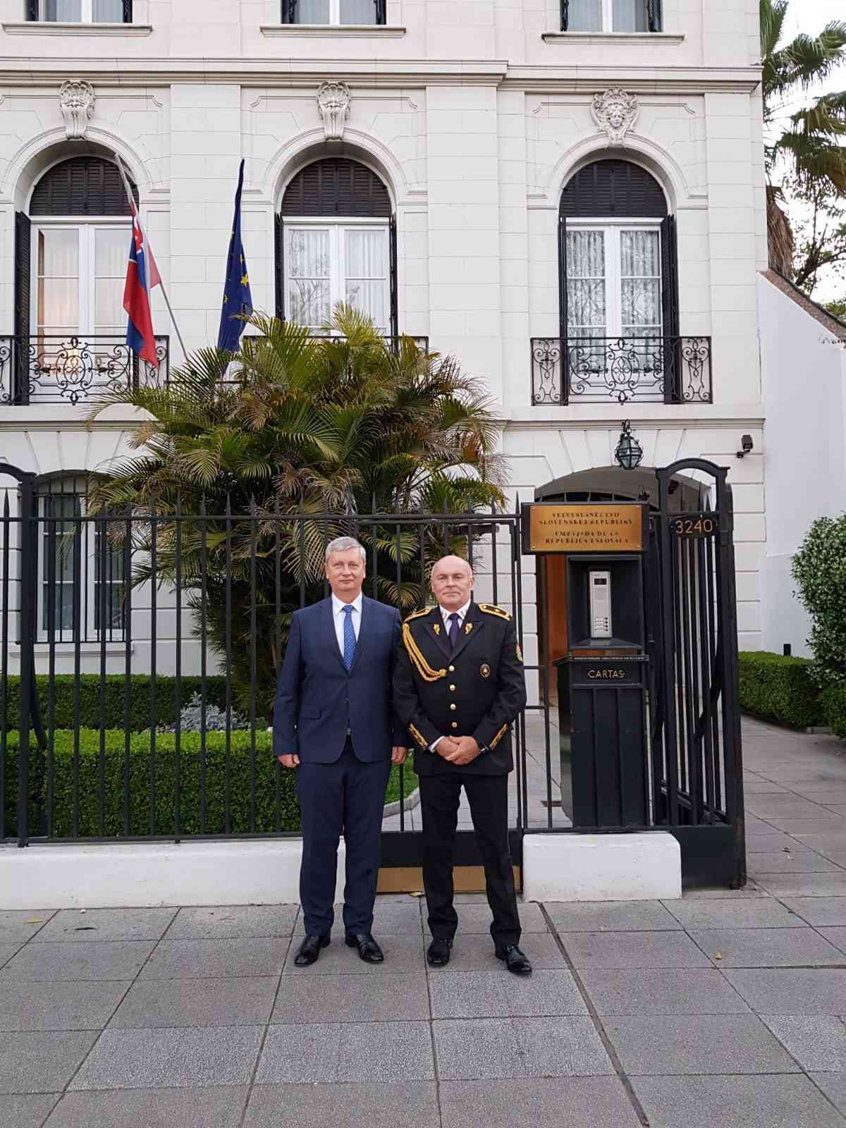 Fotografia článku Generálny riaditeľ zboru ocenil veľvyslancov Slovenskej a Českej republiky v Argentíne