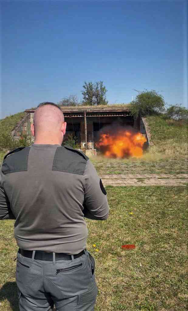 Fotografia článku Naši kynológovia úspešne absolvovali kurz v kriminalisticko-expertíznom ústave