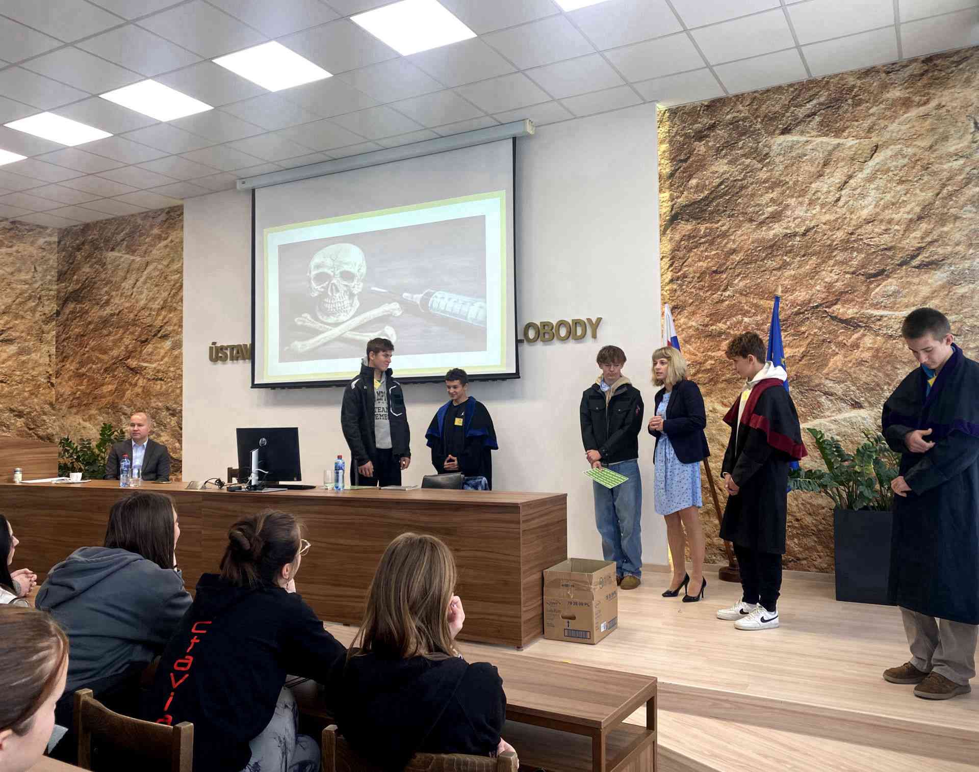 Fotografia článku Protidrogová osveta pre žiakov základných škôl v ÚVTOS pre mladistvých Sučany