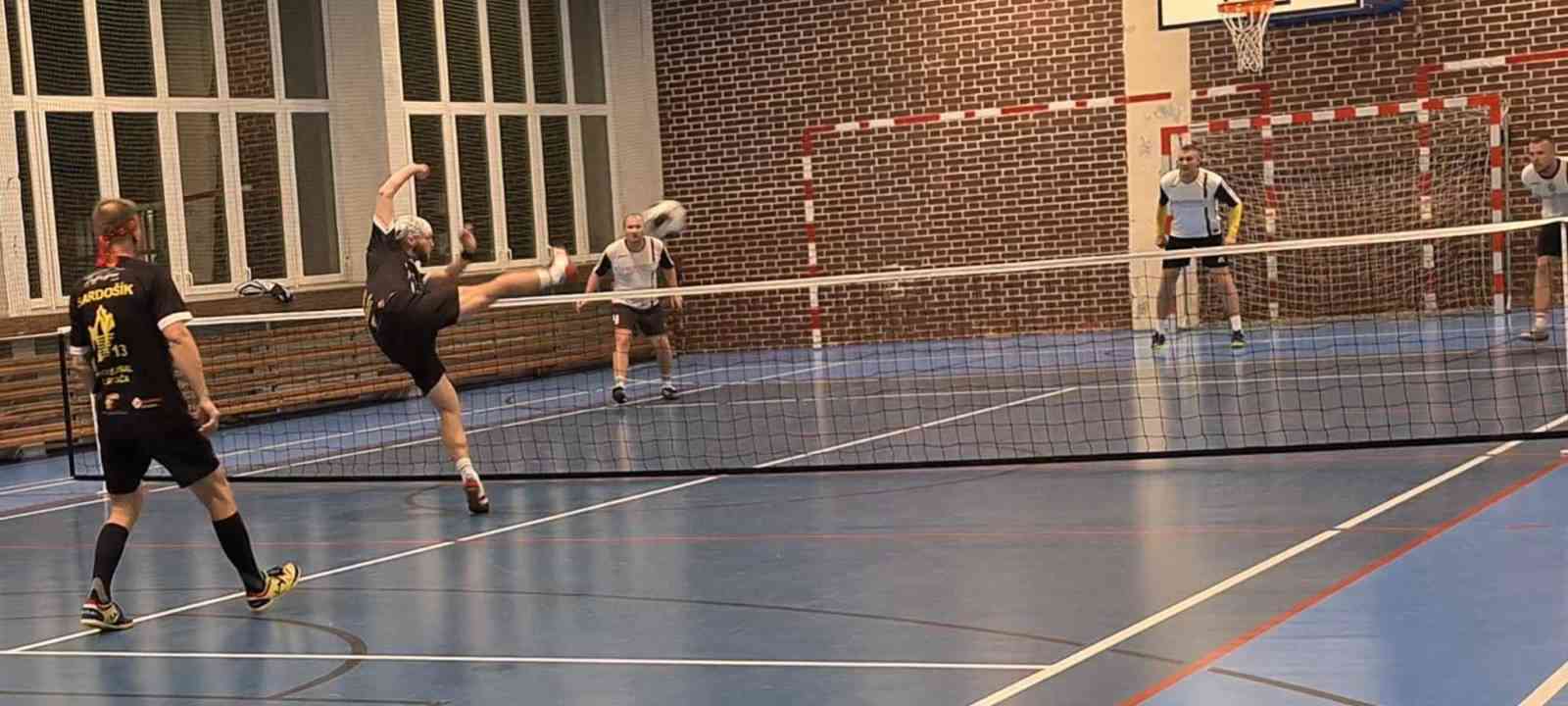 Fotografia článku Nohejbalový tím, ktorý tvoria samí príslušníci ZVJS zbiera pódiové umiestnenia