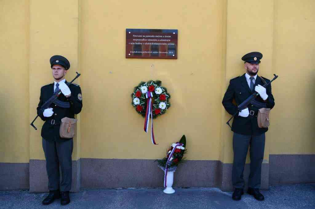 Fotografia článku Pietne stretnutie Konfederácie politických väzňov Slovenska pri ústave Nitra 