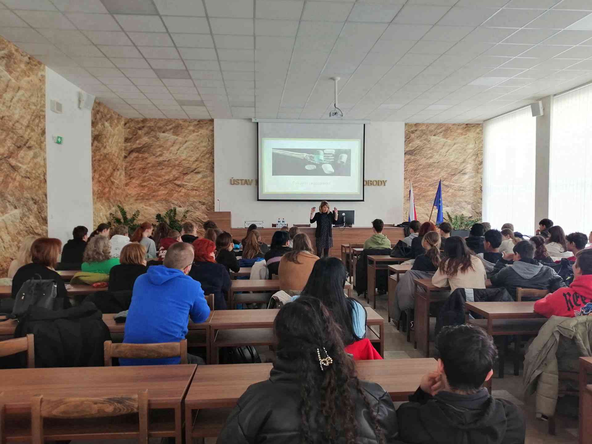 Fotografia článku Prevencia drogovej závislosti a kriminality medzi mladistvými: Dôležitá edukácia a prevencia pre našu budúcnosť