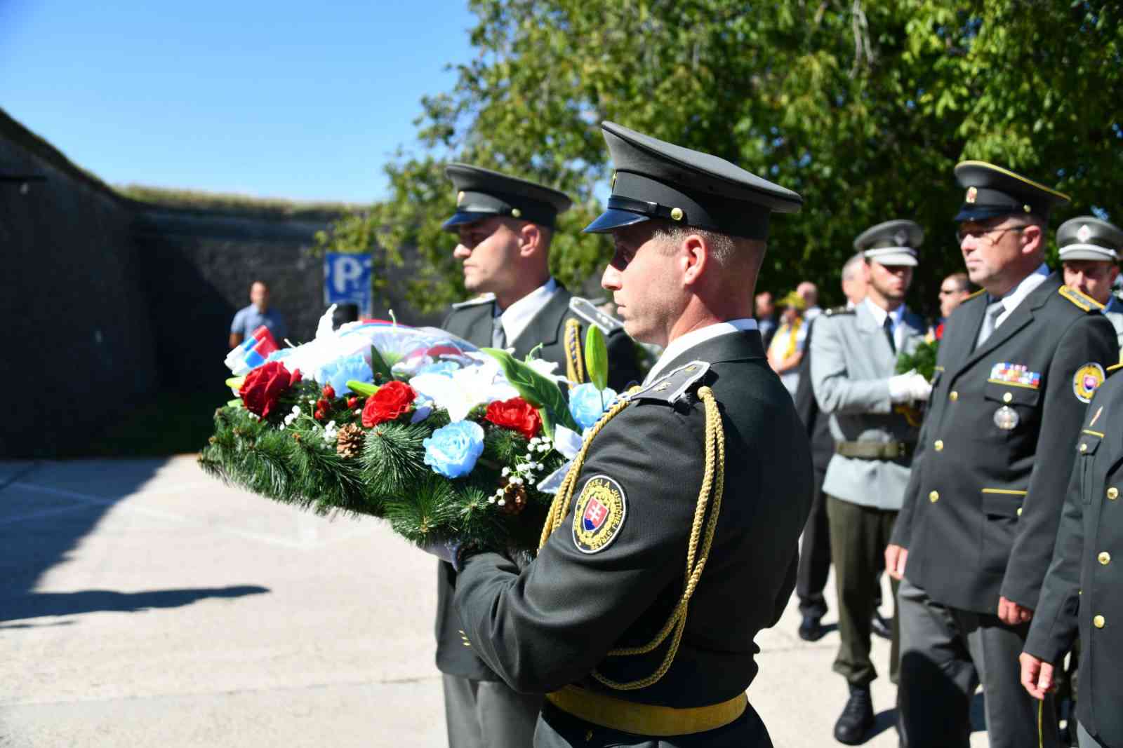 Fotografia článku Smútočné vence pripomínajú nespravodlivo stíhaných. V Leopoldove si uctili ich pamiatku