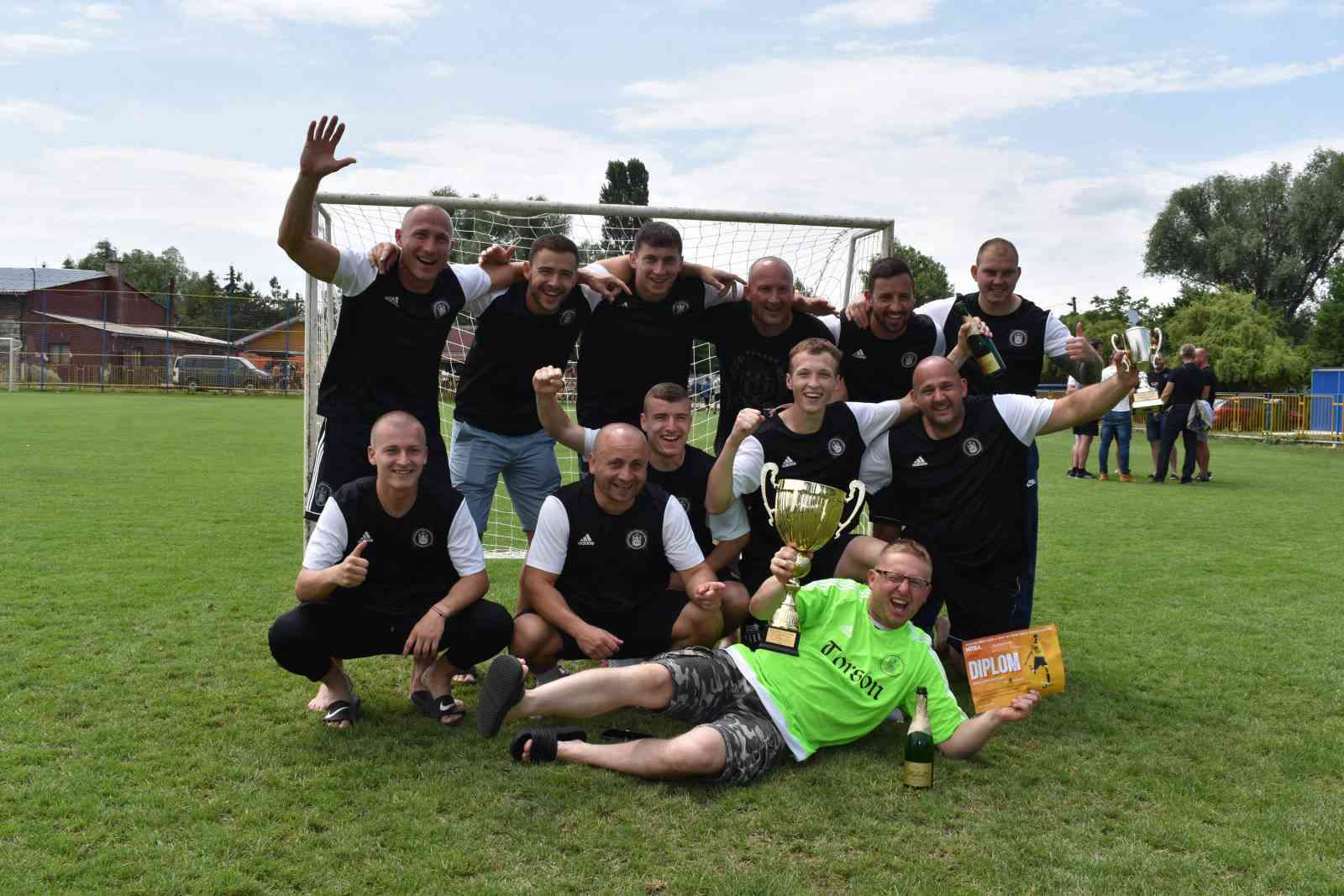 Fotografia článku 42. ročník „Turnaja o putovný pohár riaditeľa ÚVV a ÚVTOS Nitra“ vo futbale