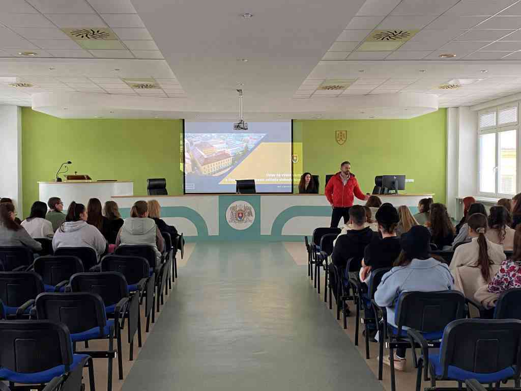Fotka článku Exkurzia študentov psychológie v ÚVV a ÚVTOS Nitra